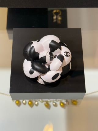 Chanel Camellia Flower Brooch – Elegant Luxury Fashion Accessory